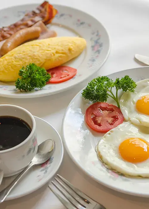 A picture of a breakfast buffet